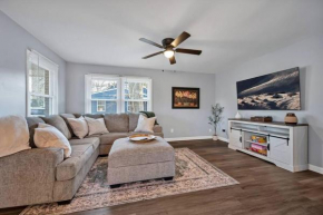 Downtown Gem, 2 Kings, 1 Queen, Newly Renovated